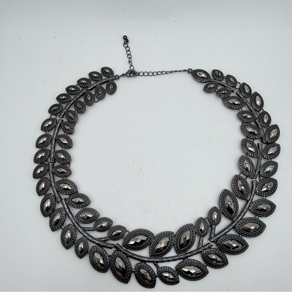 Gunmetal Tone Black Glass Leaf Motif Statement Collar Necklace 16”-18”